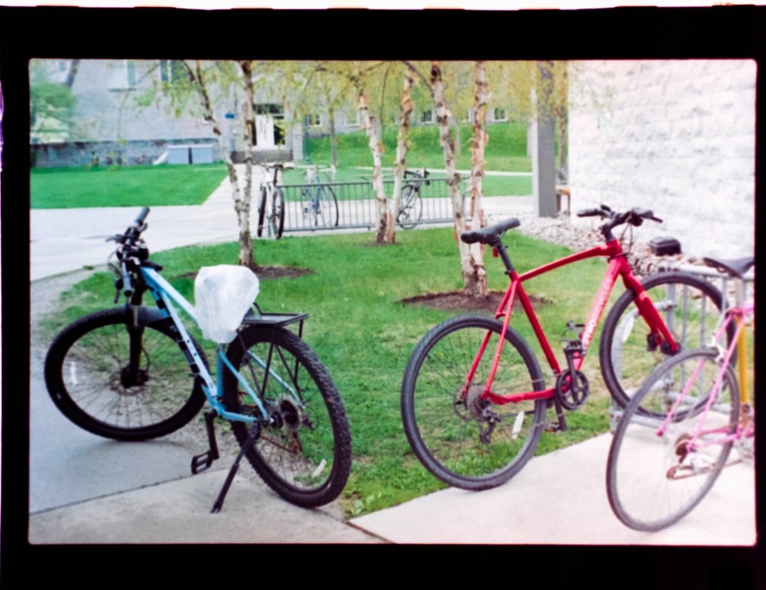 découvrez comment fabriquer un support à vélos diy simple et efficace pour organiser votre espace de manière pratique et économique.