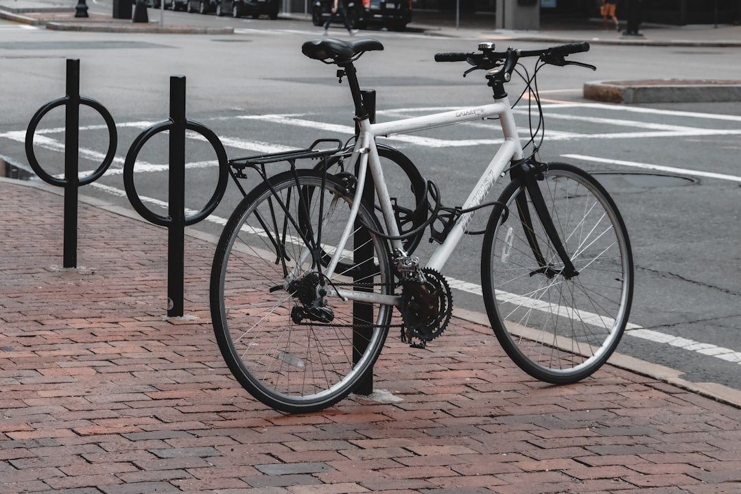 découvrez comment fabriquer un porte-vélo diy facile et économique pour organiser et ranger vos vélos en toute sécurité chez vous.