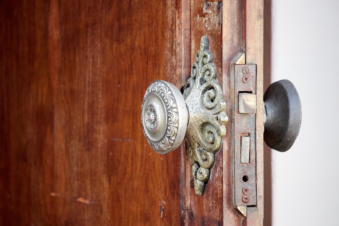 réparation de poignées de porte : service rapide et efficace pour restaurer le bon fonctionnement de vos portes.