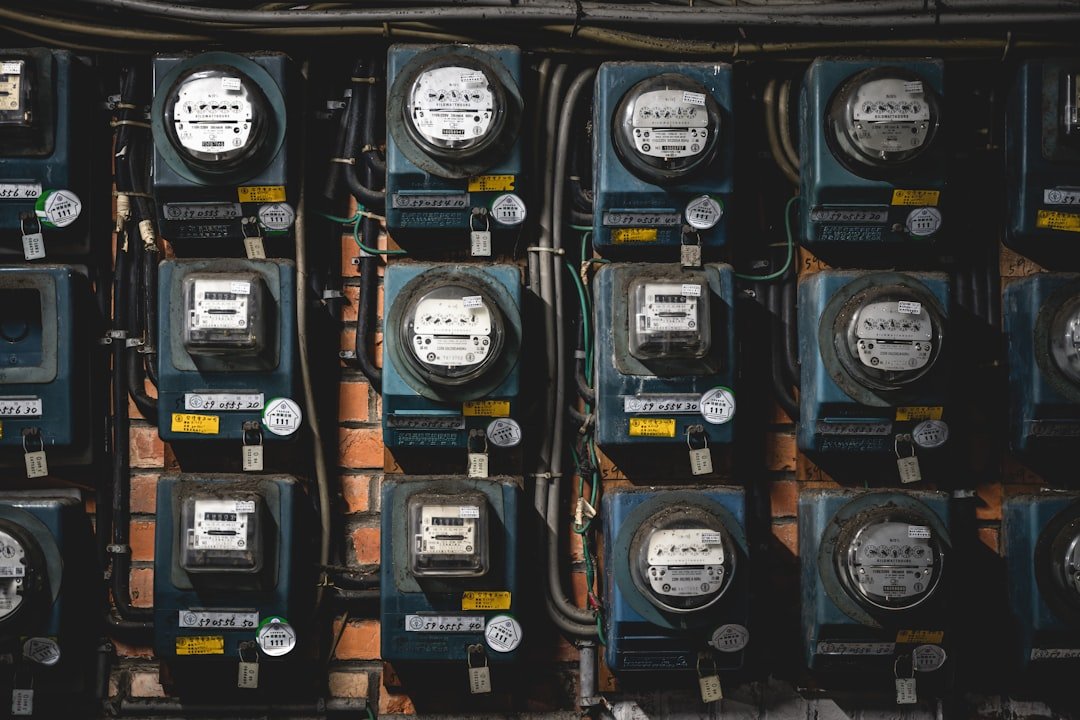 découvrez les méthodes pour dissimuler un compteur électrique de manière efficace et sécurisée, tout en respectant les normes en vigueur.