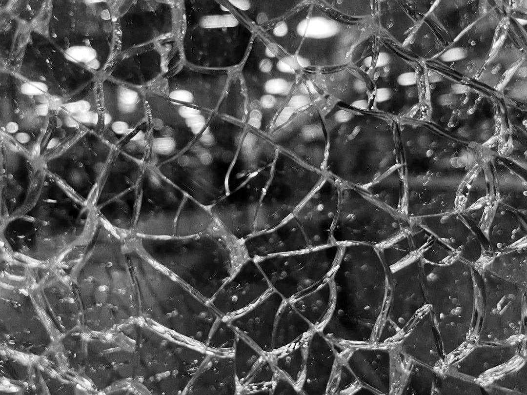 Comment recoller un verre 2 service professionnel de réparation de verre pour fenêtres, vitrines et pare-brise. réparation rapide et efficace pour restaurer la clarté et la sécurité de vos surfaces vitrées.