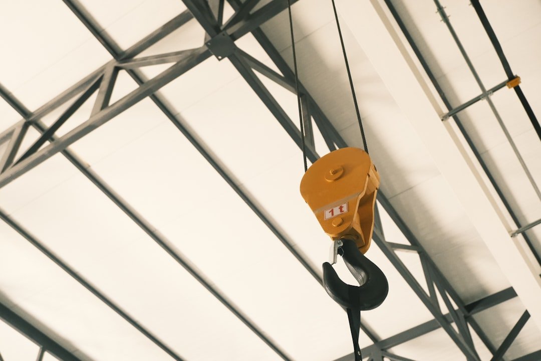 découvrez notre palan matériel robuste et efficace, conçu pour faciliter le levage et le transport de charges lourdes en toute sécurité sur vos chantiers.