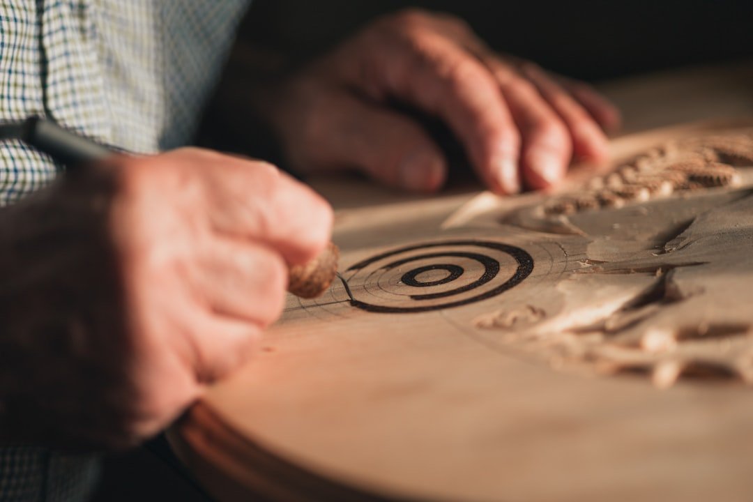 Dessiner un ovale en menuiserie : techniques simples 2 techniques et conseils pour le travail du bois en forme ovale, maîtrisez l'art de la menuiserie ovale avec nos guides et astuces.