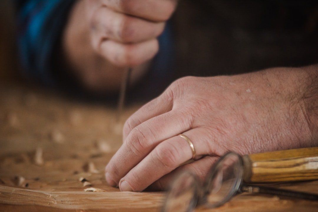 Dessiner un ovale en menuiserie : techniques simples 3 découvrez l'art du travail du bois ovale : techniques, inspirations et conseils pour créer des pièces uniques et élégantes en menuiserie.
