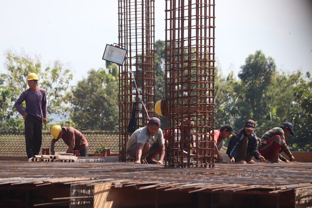 Comment couler une dalle en béton carrossable en 5 étapes 2 découvrez comment couler une dalle de béton étape par étape pour garantir une base solide et durable à votre construction.