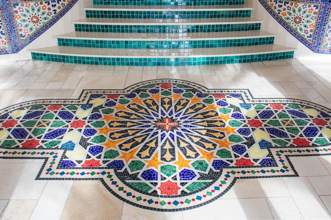 rénovation d'escaliers carrelés : conseils et idées pour moderniser et embellir vos escaliers avec des carreaux de qualité.