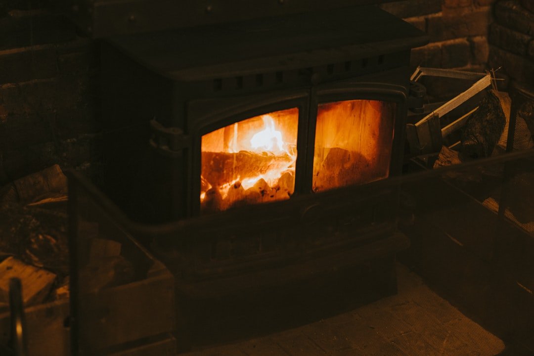 installation de poêles à bois : expertisez votre espace avec une pose sécurisée et efficace pour un chauffage écologique et chaleureux.