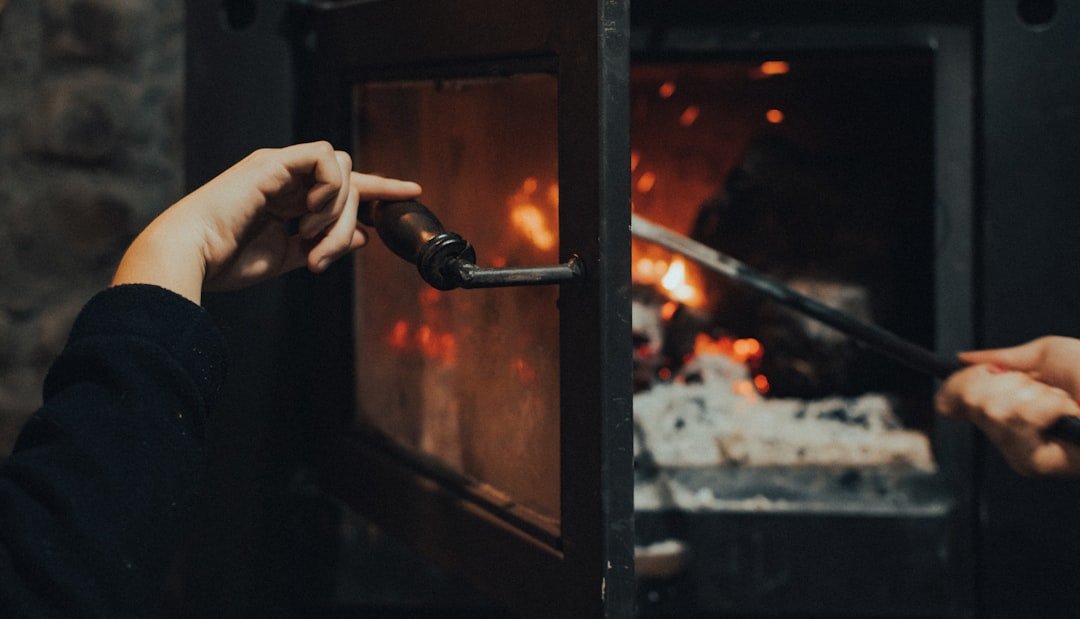 installation de poêles à bois professionnelle et sécurisée pour chauffer votre maison efficacement et durablement.