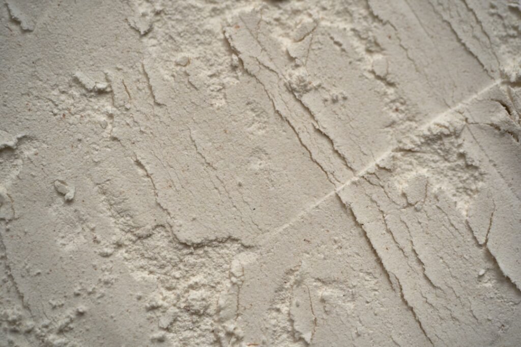 Comment appliquer un enduit de mortier de ciment sur mur guide complet pour l'application du plâtre en mortier de ciment : techniques, conseils et étapes pour un revêtement durable et esthétique.
