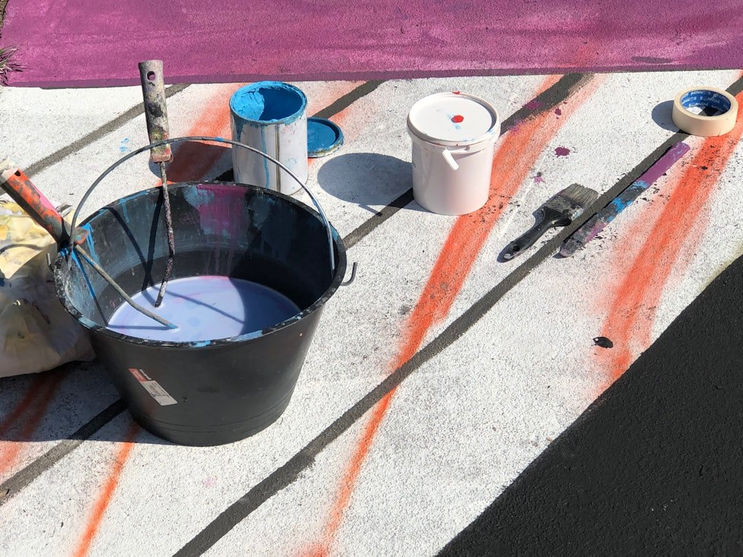 Comment peindre un sol en béton ou ciment sans laisser de traces 2 peinture de sol en béton : transformez et protégez vos surfaces avec des solutions durables et esthétiques adaptées à tous vos espaces.