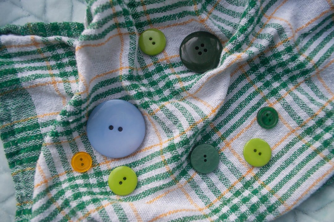 découvrez comment fabriquer des lingettes assouplissantes maison faciles et efficaces pour un linge doux et parfumé naturellement.