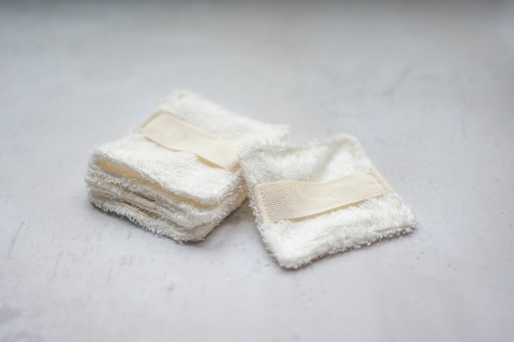 lingettes adoucissantes maison : faciles à préparer, efficaces et économiques pour un linge doux et parfumé.