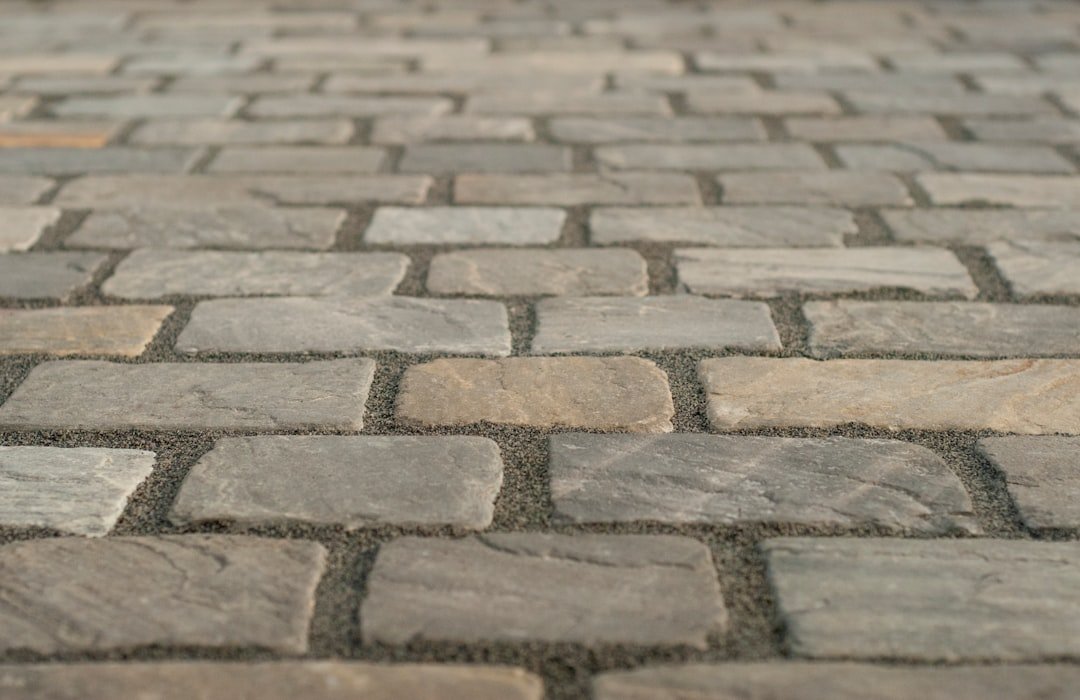 découvrez notre gamme de pavés de qualité pour aménager vos allées, terrasses et jardins avec style et durabilité.
