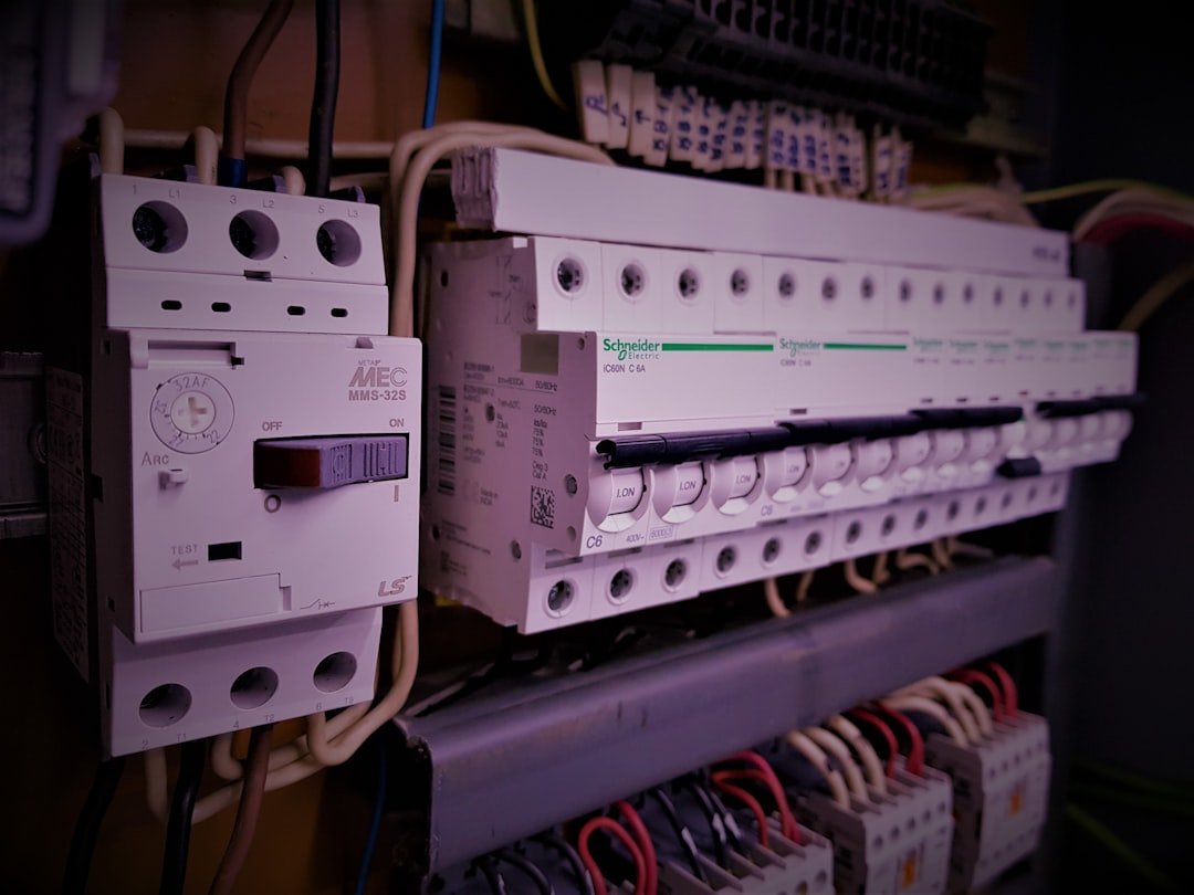 Conseils de mise en place d’un tableau électrique secondaire 2 conseils pratiques pour l'installation d'un tableau électrique secondaire : sécurité, choix du matériel et étapes clés pour réussir votre installation électrique.