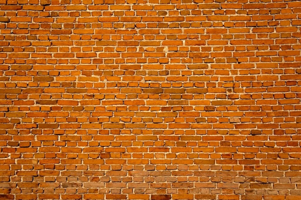 Astuces pour monter un muret en briques pleines découvrez les techniques essentielles pour la construction de murs en brique, alliant solidité et esthétisme pour vos projets de bâtiment.
