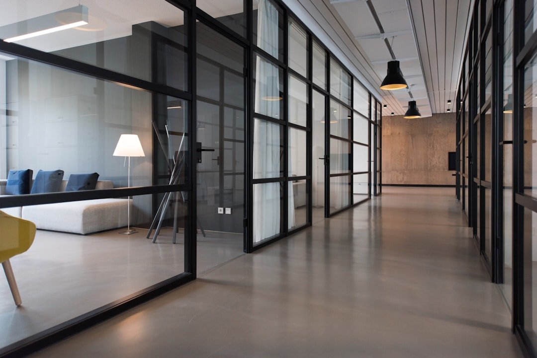 Nettoyage maison cristaux de soude 2 services professionnels de nettoyage pour maisons, bureaux et espaces commerciaux. expertise, efficacité et qualité assurées pour un environnement propre et sain.