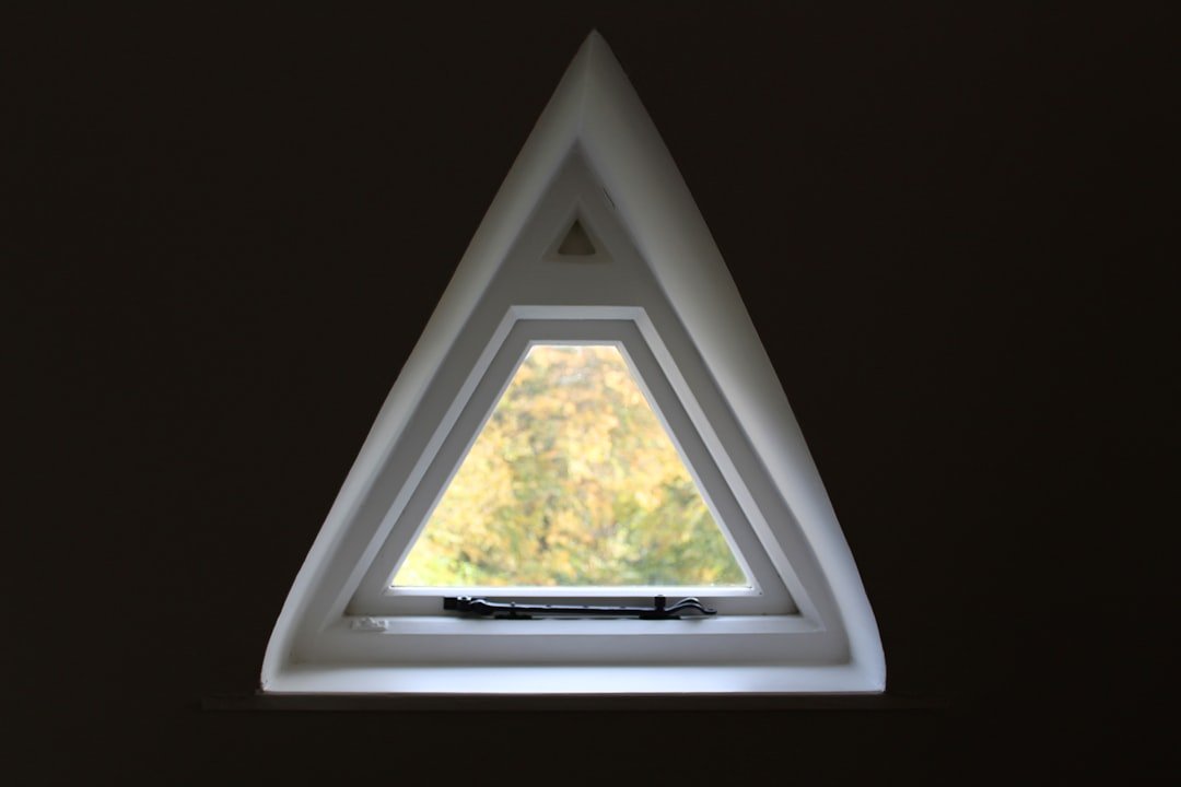 création de fenêtres intérieures sur mesure pour optimiser la lumière naturelle et valoriser vos espaces intérieurs avec style et fonctionnalité.