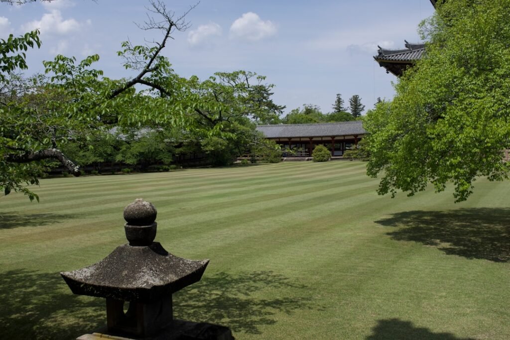 découvrez les techniques japonaises d'entretien de pelouse pour un gazon impeccable et harmonieux toute l'année.