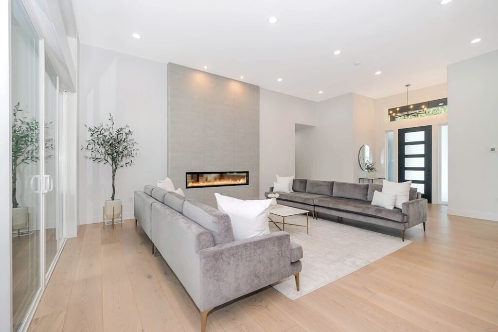 Conseils pour aménager un salon design moderne : idées et astuces découvrez des idées inspirantes pour un salon moderne alliant confort, élégance et fonctionnalité, avec des designs contemporains adaptés à tous les styles.