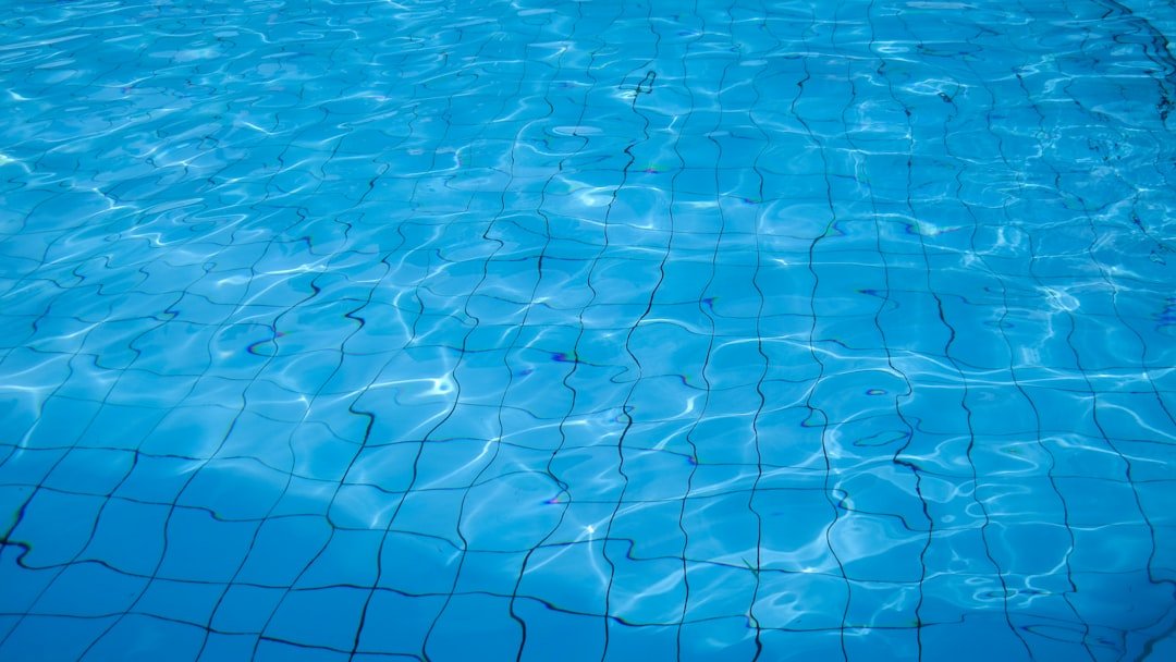 découvrez comment recycler l'eau de votre piscine pour économiser de l'eau, réduire les coûts et adopter une démarche écologique durable.
