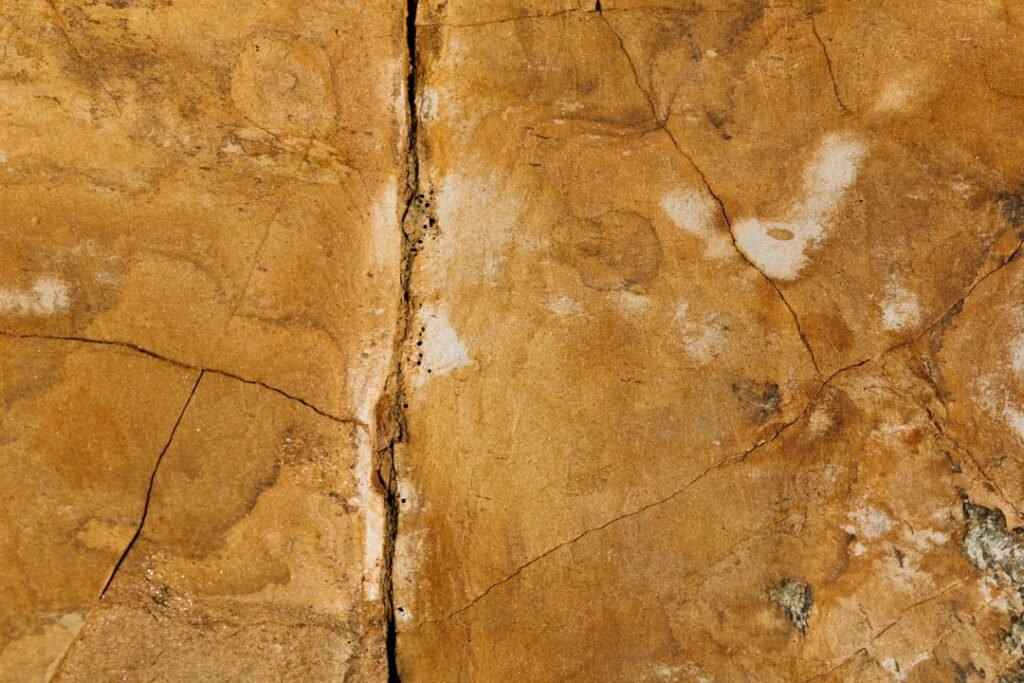 découvrez des méthodes efficaces pour éliminer les taches sur la pierre et restaurer sa beauté naturelle.