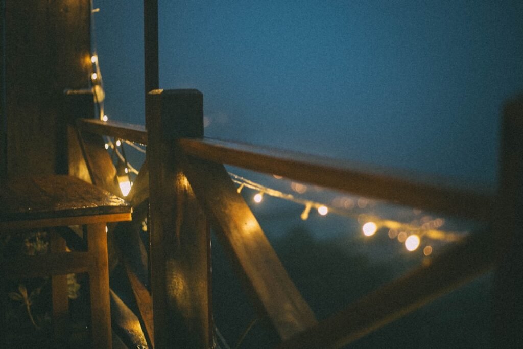 découvrez notre gamme de balustrades en bois pour balcon, alliant élégance naturelle et sécurité optimale pour votre espace extérieur.