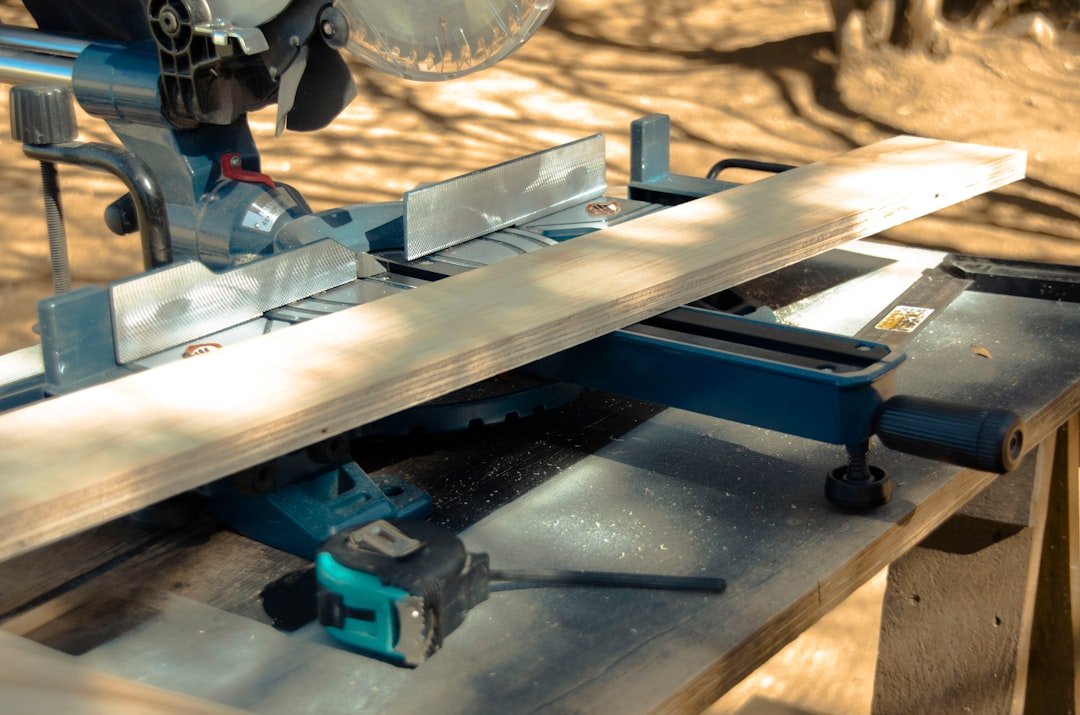 découvrez notre sélection de scies circulaires performantes pour des découpes précises et rapides. idéales pour tous vos projets de bricolage et de construction.