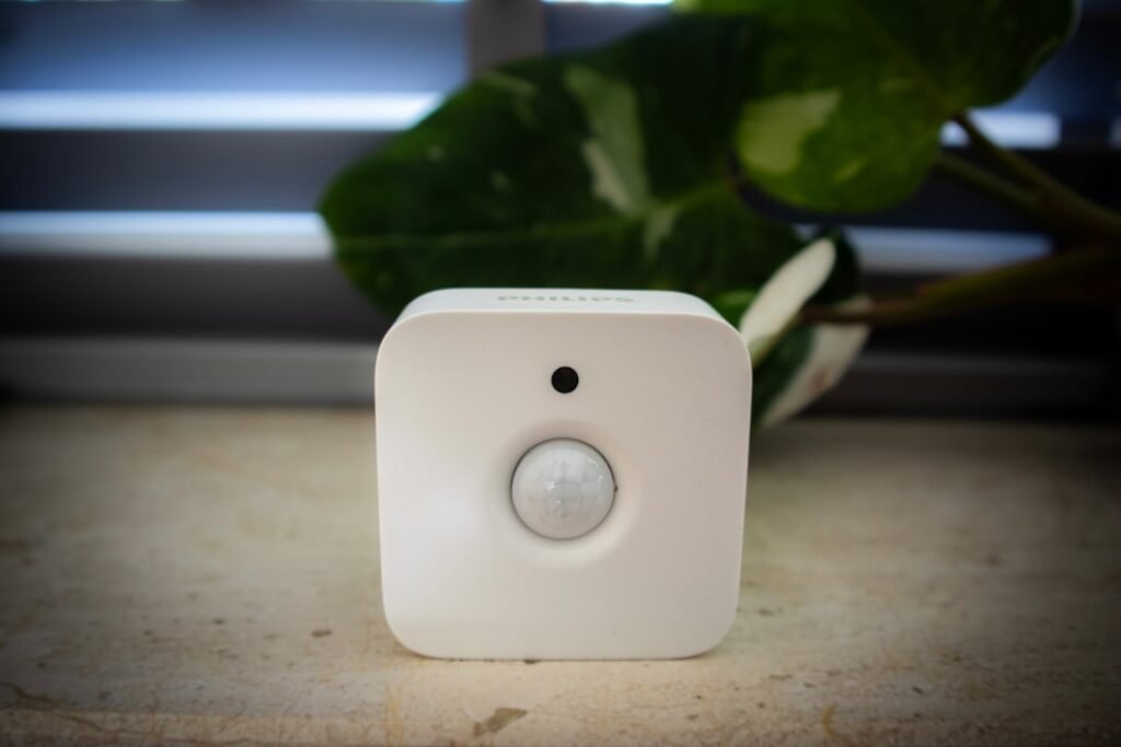 Comment sécuriser son logement avec alarme connectée découvrez notre alarme connectée, une solution intelligente pour sécuriser votre maison en temps réel via votre smartphone.