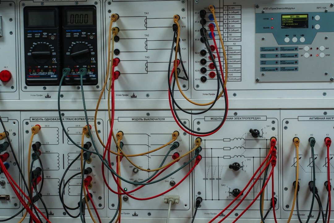 Fonctions et composition d’un tableau électrique : explication simple 1 découvrez les différentes fonctions d'un panneau électrique, leur rôle essentiel dans la distribution et la sécurité de l'électricité dans votre installation.