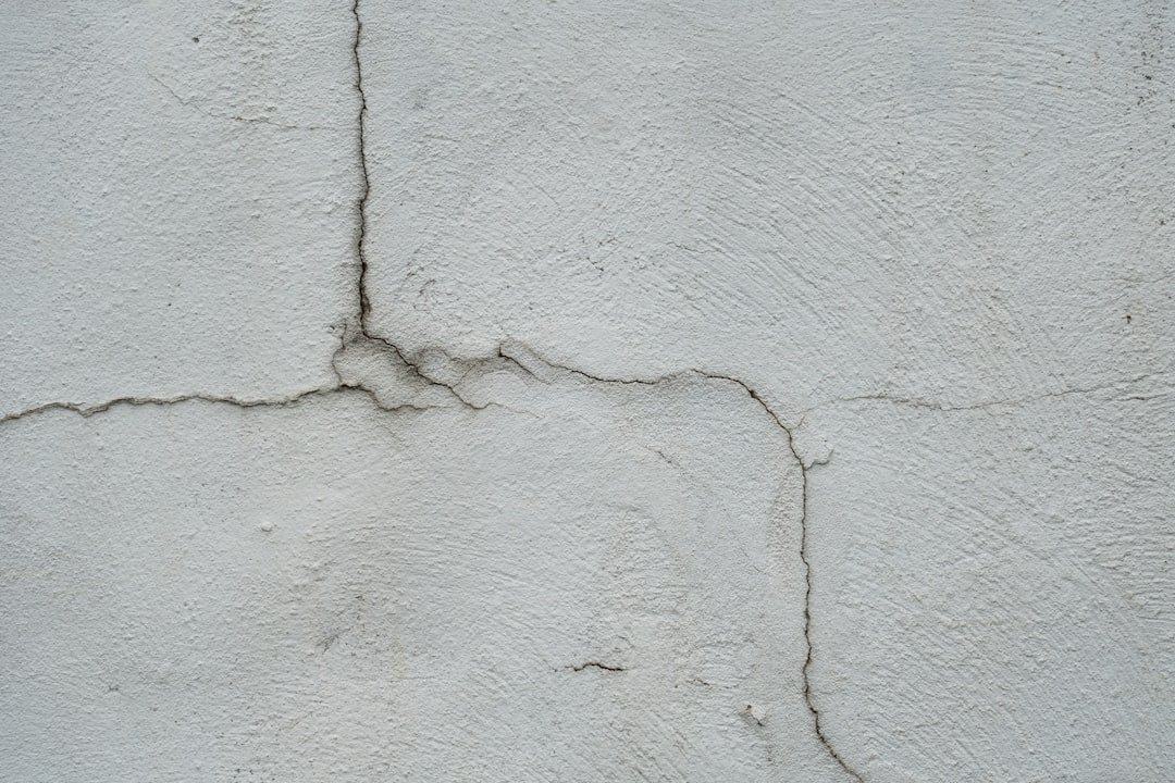 Guide pratique : fissures mur extérieur à réparer 1 réparation des fissures sur les murs extérieurs : solutions efficaces pour restaurer la solidité et l’esthétique de vos façades.