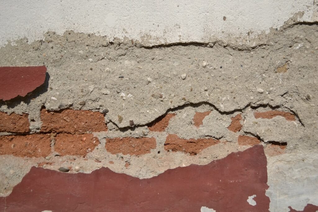 Guide pratique : fissures mur extérieur à réparer réparation des fissures sur les murs extérieurs : solutions efficaces pour protéger et restaurer la structure de votre bâtiment.