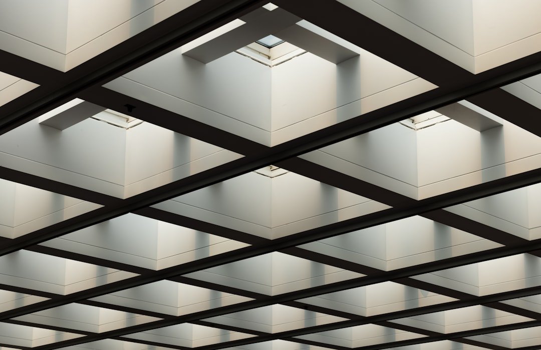 Astuces pro pour construire un faux plafond en quelques jours 2 découvrez nos conseils pratiques pour installer et entretenir un faux plafond, optimiser l'espace et améliorer l'esthétique de vos pièces.