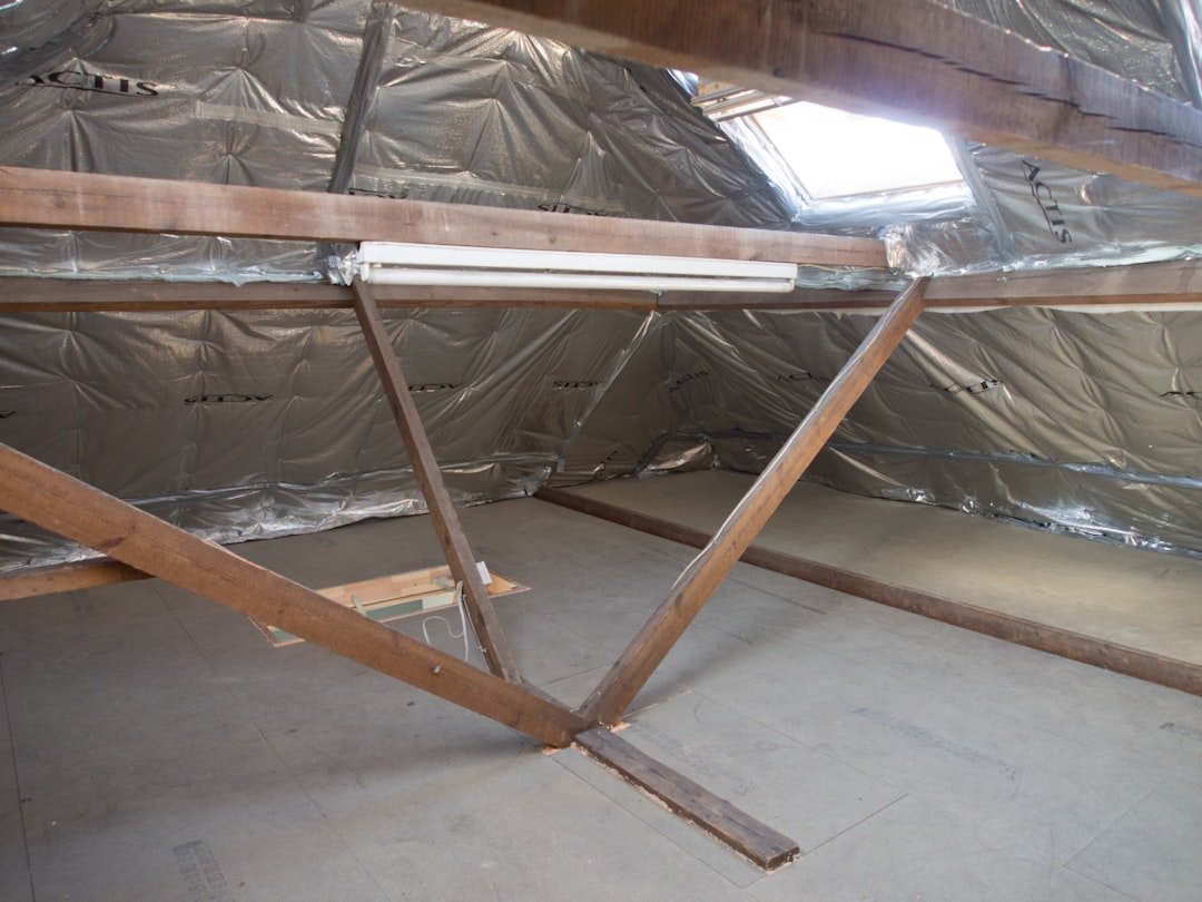 isolation de plancher : améliorez le confort thermique de votre maison tout en réduisant vos factures d'énergie grâce à des solutions efficaces d'isolation des sols.