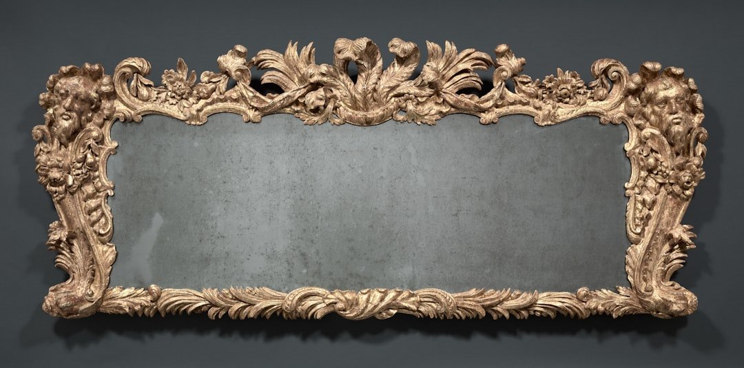 service professionnel de restauration de miroirs pour redonner éclat et charme à vos surfaces réfléchissantes.