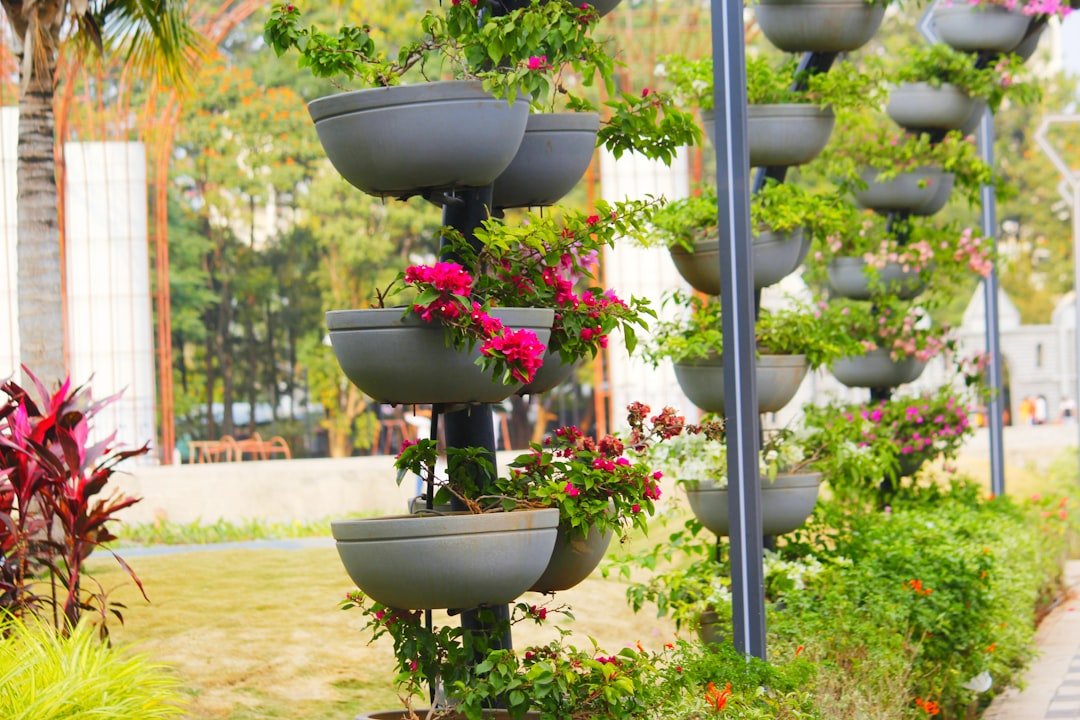 Comment réaliser un potager vertical hydroponique 1 découvrez notre jardin hydroponique vertical, une solution innovante pour cultiver vos plantes efficacement en utilisant un minimum d'espace et d'eau.
