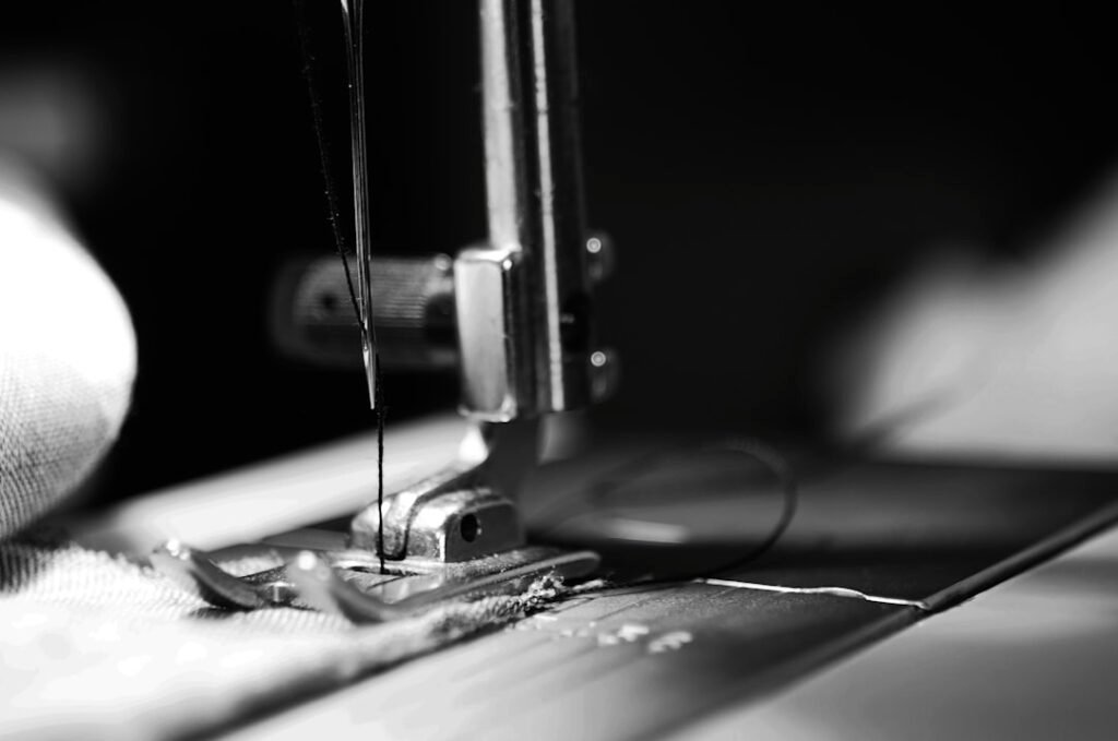 découvrez les méthodes efficaces pour enlever les bouloches des vêtements en laine et préserver leur qualité et douceur.