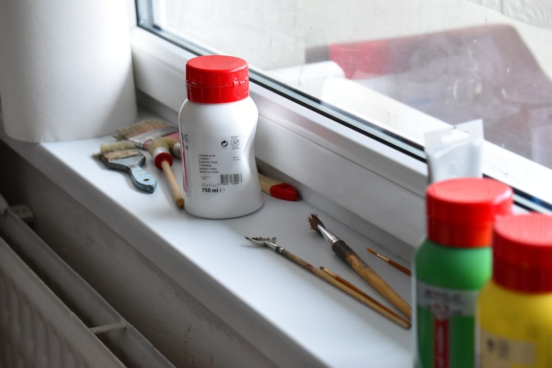 découvrez nos conseils experts pour peindre vos fenêtres en aluminium et leur redonner un éclat neuf tout en assurant une finition durable et esthétique.