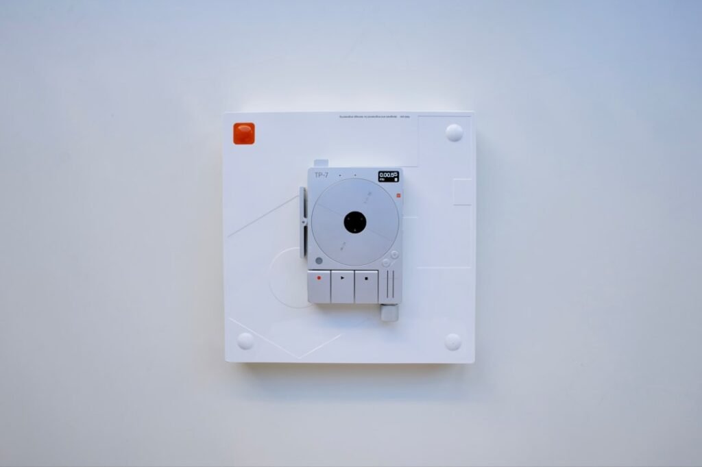 guide d'installation d'un interrupteur à cellule photoélectrique : étapes simples pour un montage facile et efficace de votre système d'éclairage automatique.