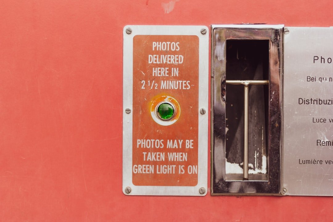 guide d'installation d'un interrupteur à cellule photoélectrique : étapes détaillées, conseils pratiques et astuces pour un montage facile et sécurisé.